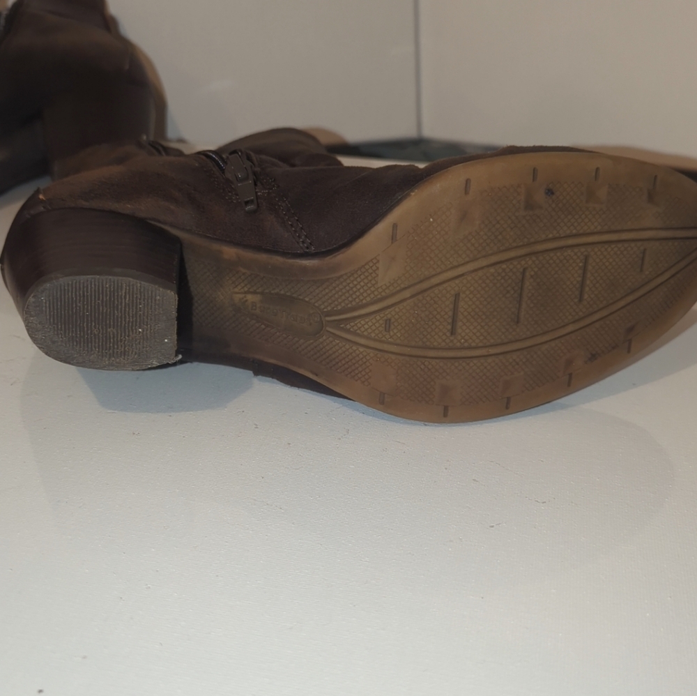 Boots - Picture 4 of 9